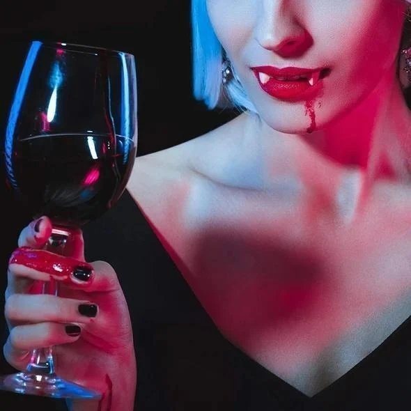 commsmarket-Automatic Retractable Vampire Fangs