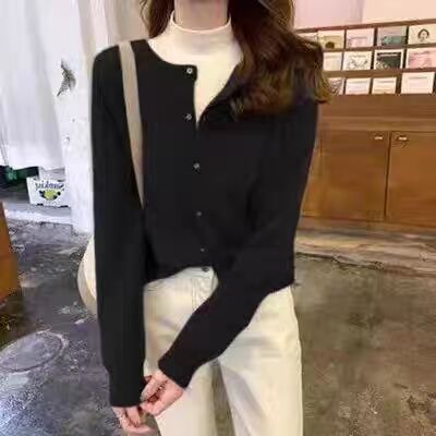 Women's 100% Wool Cardigan – Round Neck, Cozy & Stylish